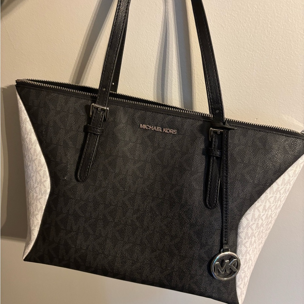 Black and White Michael Kors tote bag